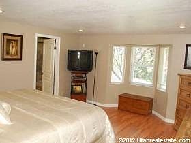 3rd image of 1346 W 1220th St N