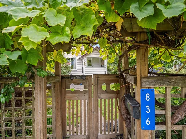 836 3rd St, Courtenay, BC V9N 1G1