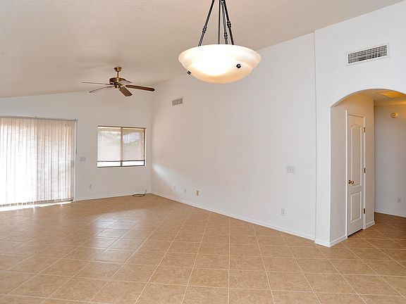 4th image of 2545 W Cezanne Cir