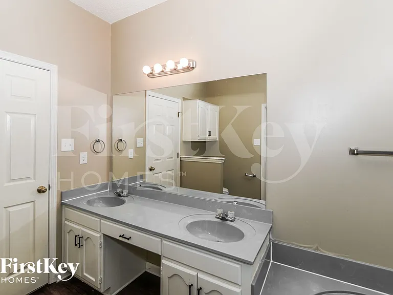3456 Sunswept Dr — Photo 9