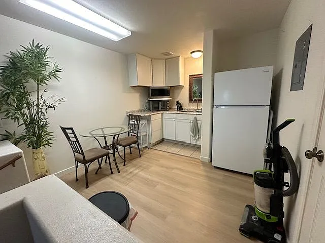 702 S 48th Ave — Photo 3