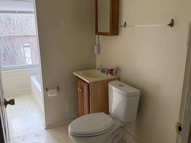 143 W North St — Photo 9