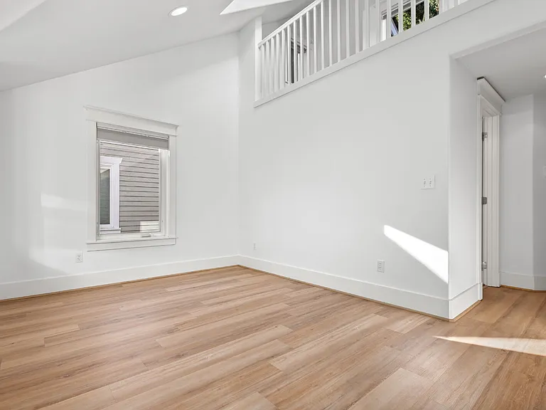 1133 10th Ave E #A — Photo 26