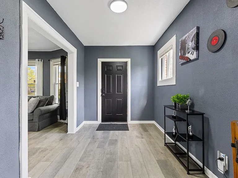 512 Westminster St — Photo 7