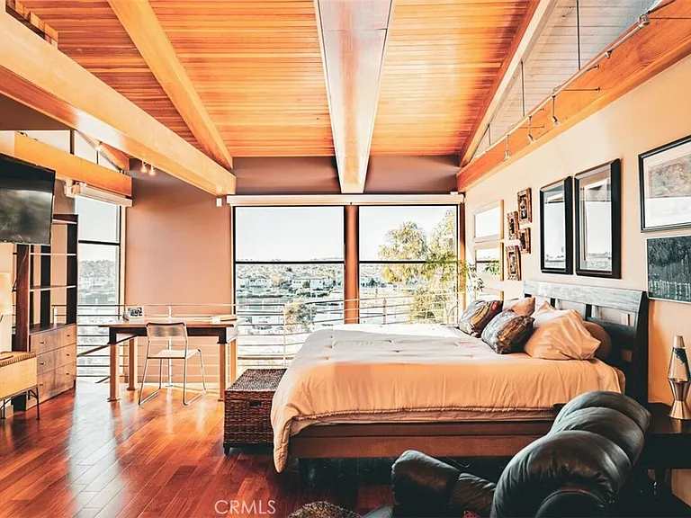 5327 Marina Pacifica Dr #KEY19 — Photo 9