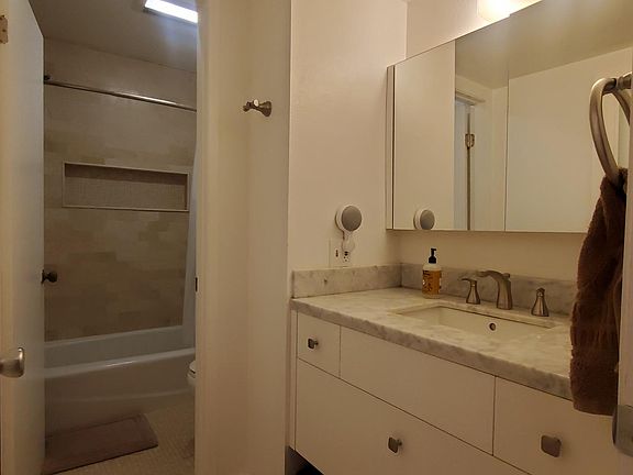 3rd image of 746 N Eucalyptus Ave APT 5