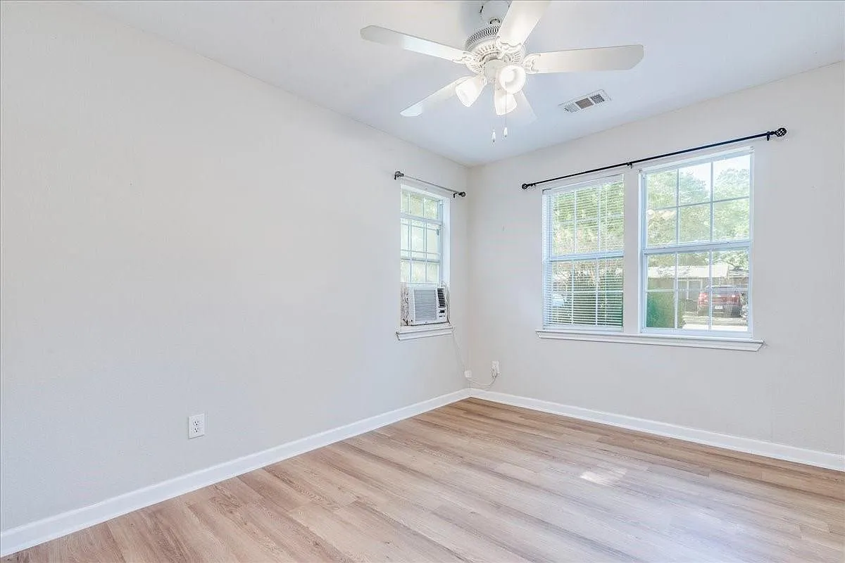 1 bed, 1.0 bath, 380 sqft, $895 — Photo 4