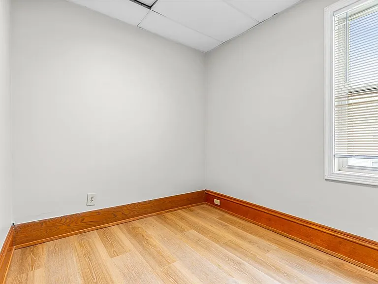 322 S Stewart Ave #3 — Photo 8