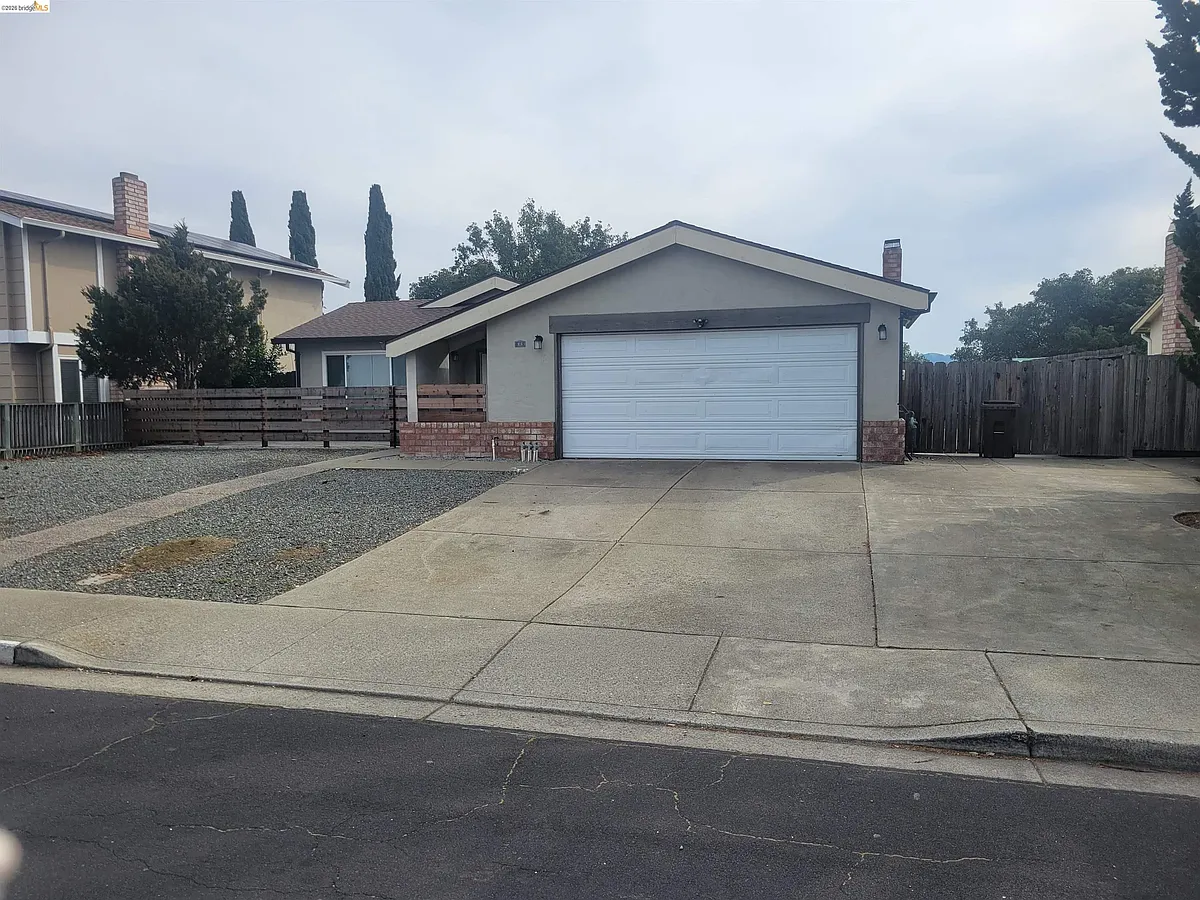Building Photo - 906 Coral Dr