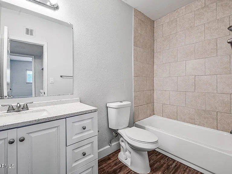 1518 W Colter St #5 — Photo 13