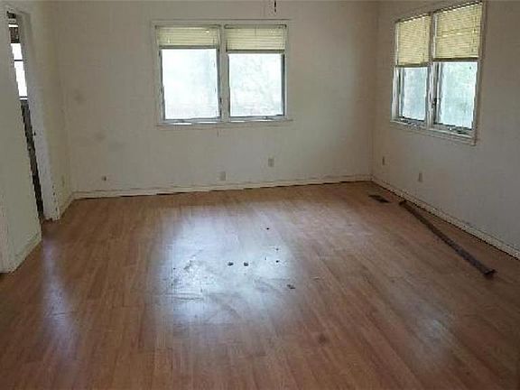 2nd image of 2551 Sweetbriar Dr