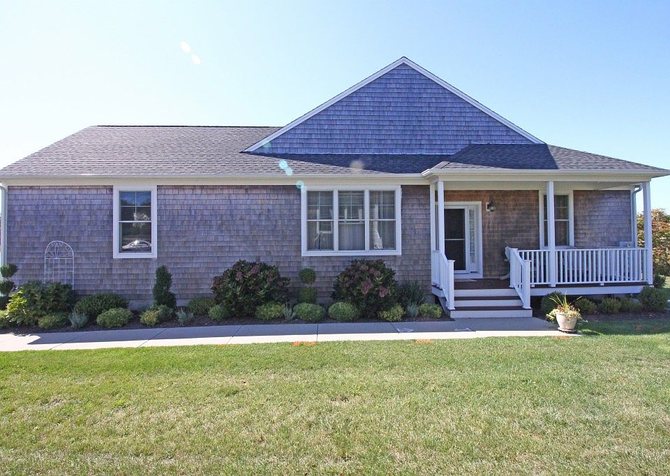 1st image of 165 Bayridge Dr