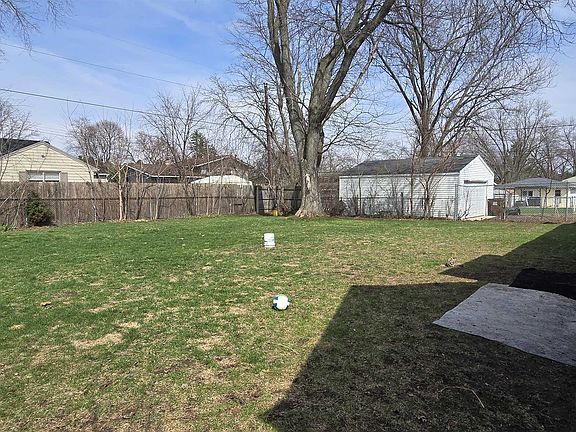5th image of 4120 Yale Dr