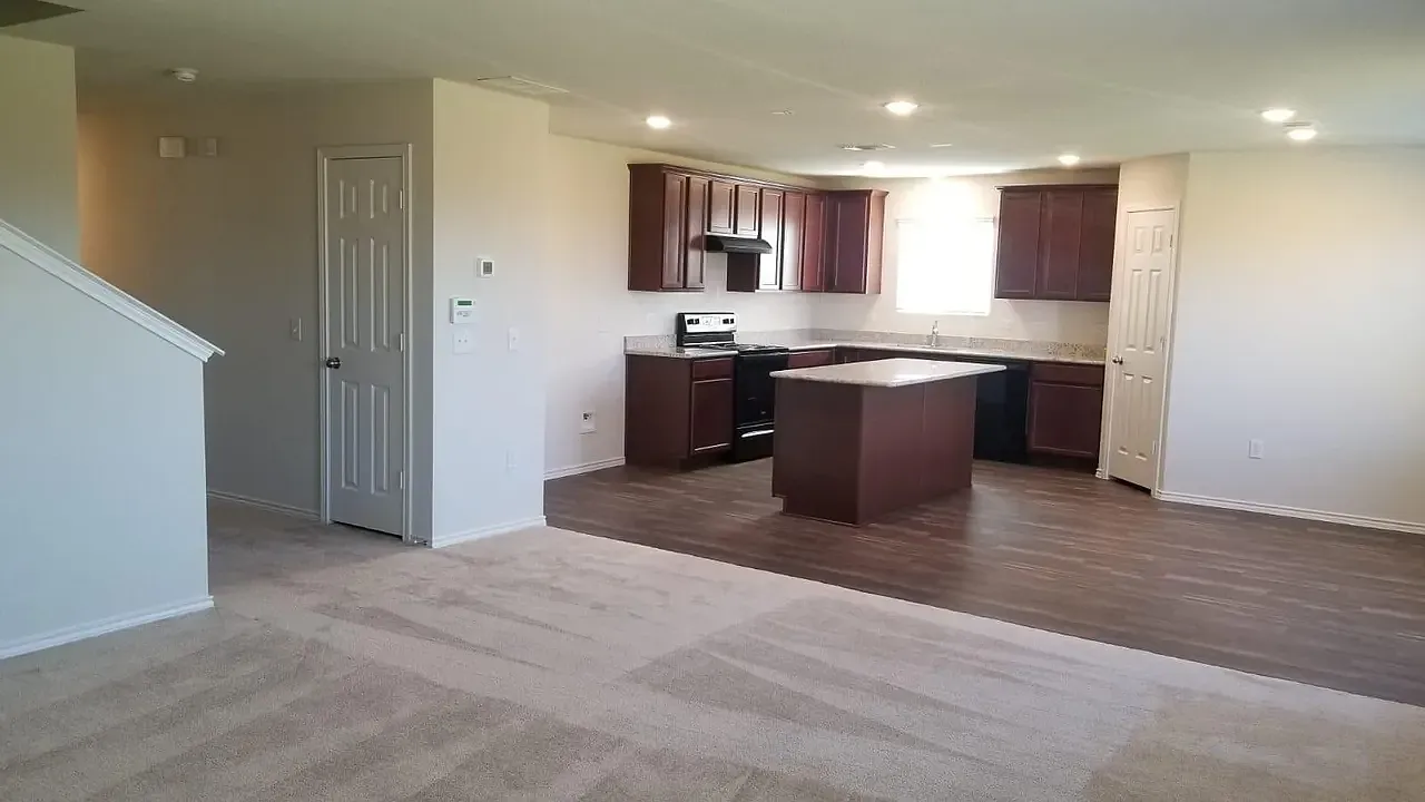 5 bed, 2118 sqft, $2,800 — Photo 4