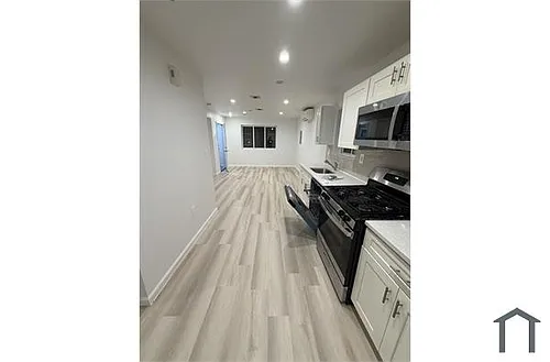 86 Layton Ave Photo 1