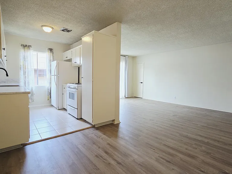 526 S Saint Andrews Pl #28 — Photo 16