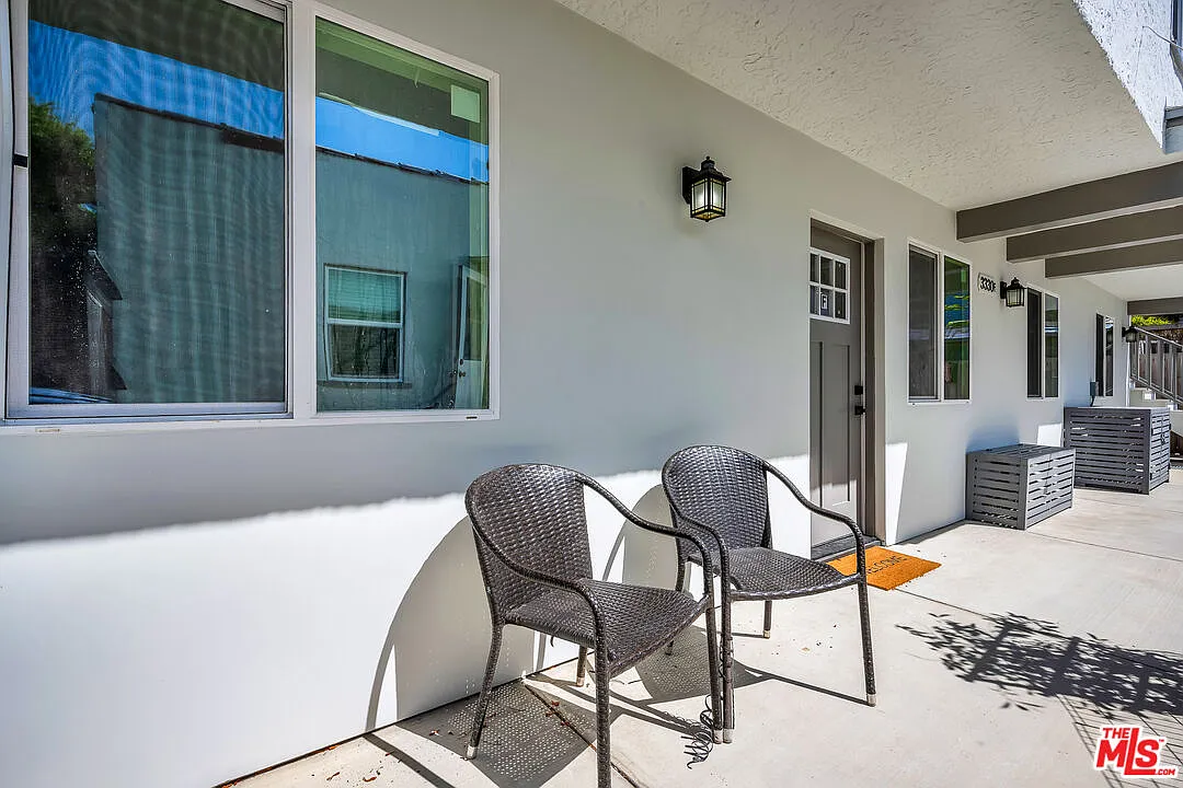 2 bed, 2.0 bath, 800 sqft, $3,350 — Photo 2