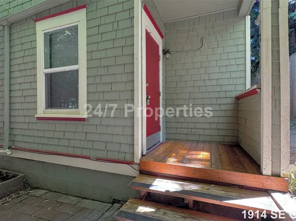 1914 SE Oak St APT 2, Portland, OR 97214
