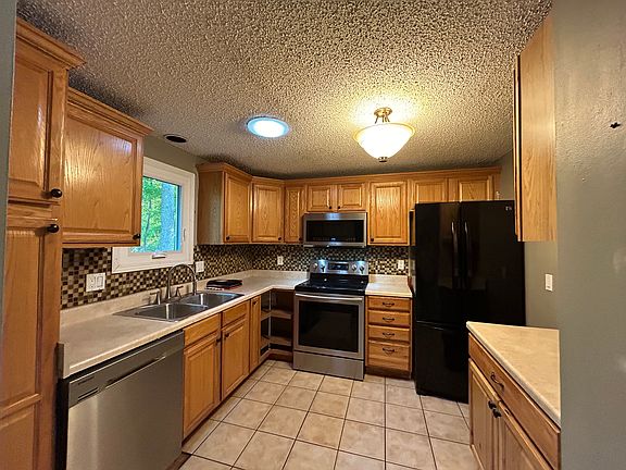 3rd image of 1807 Sparrow Dr