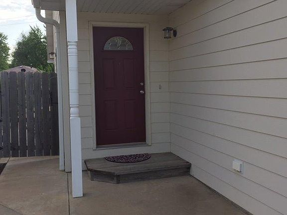 2nd image of 2136 Oxford Dr