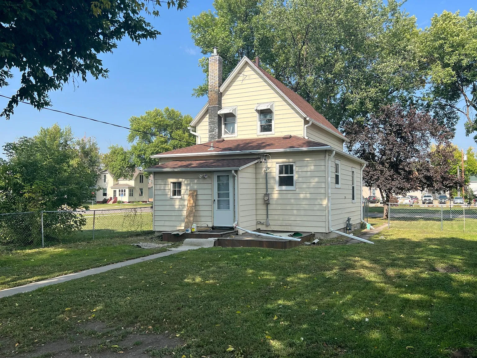 4 bed, 1612 sqft, $1,400 — Photo 2