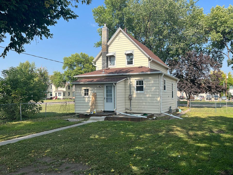 2nd image of 319 N 4th St