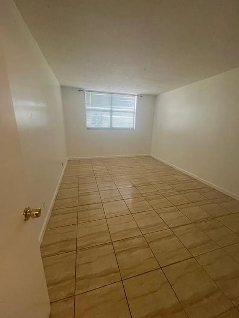 480 Executive Center Drive Unit 2-F — Photo 4