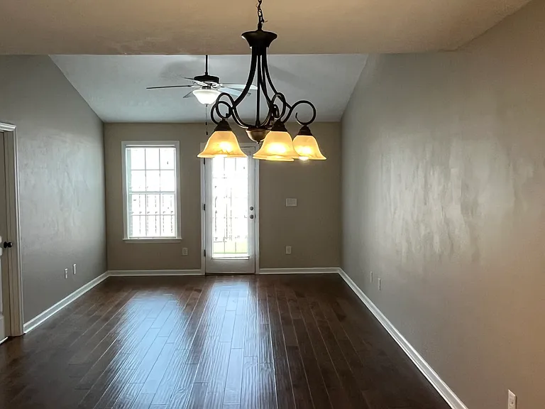 110 Satomi Way — Photo 2