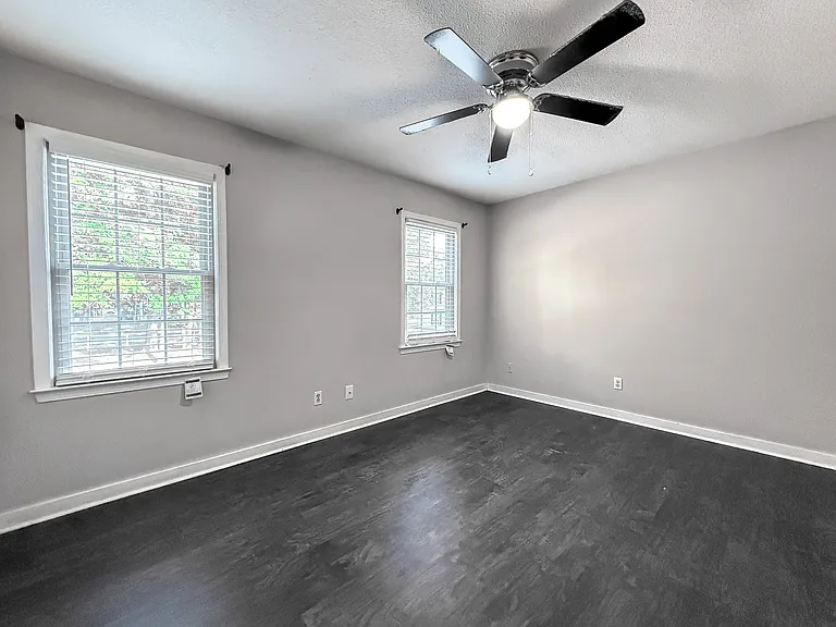 731 Coventry Ln — Photo 10