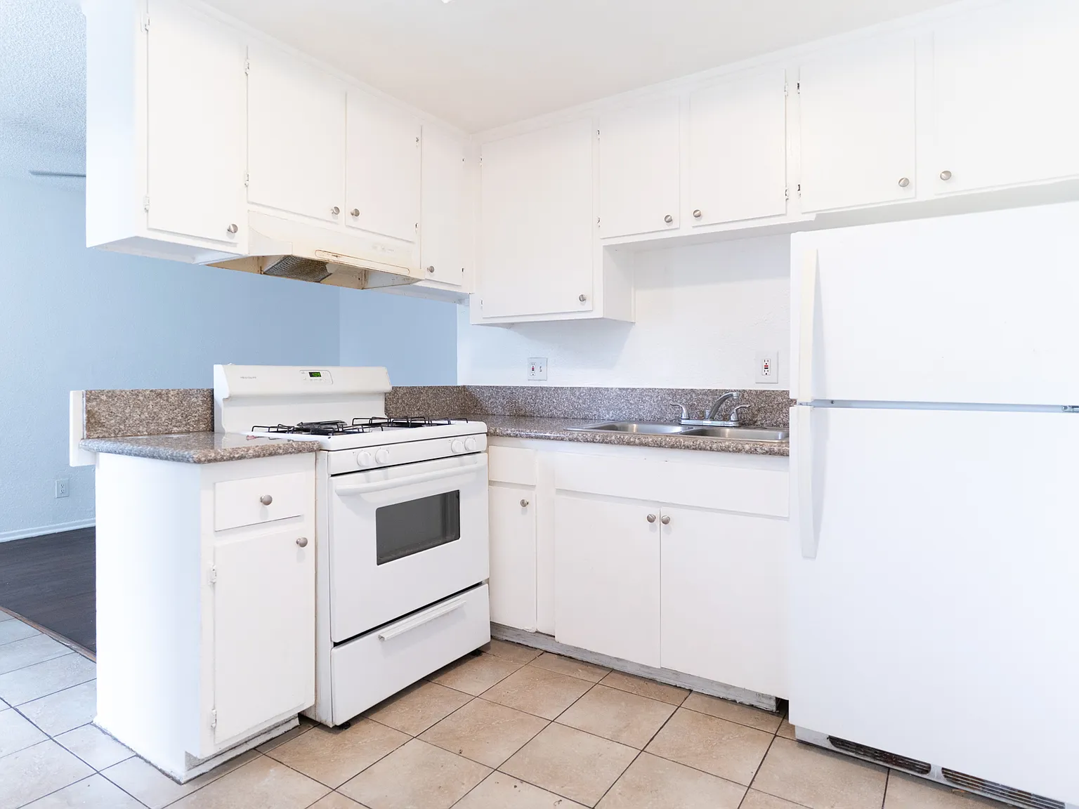 2 bed, 700 sqft, $1,995 — Photo 3