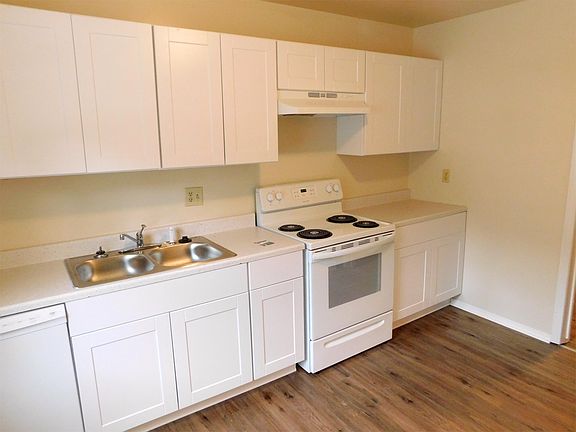 5th image of 404 Olde Greenwich Cir