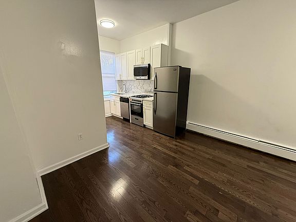 3rd image of 187 South St #8