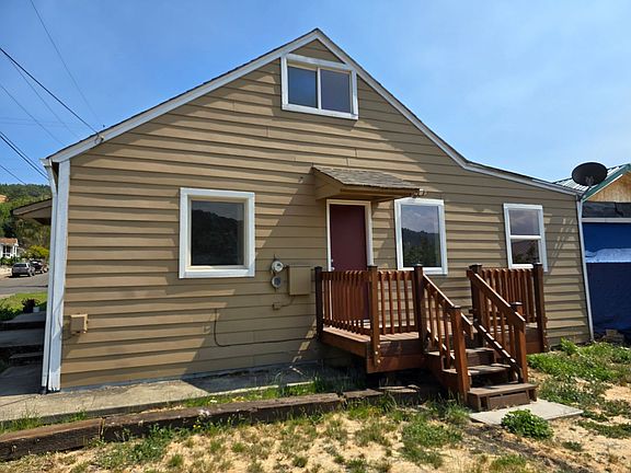 3rd image of 1604 SE Hamilton St #1B-1BA-500SQFT