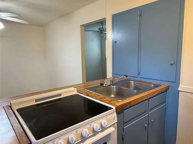 2711 Hemphill Park #A-102 — Photo 5