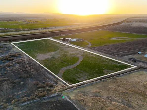 17646 Bills Rd, Fabens, TX 79838