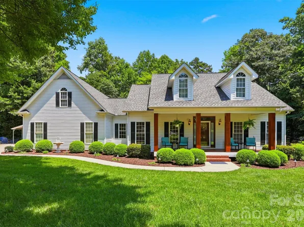 2230 Wedgewood Dr, Matthews, NC 28104