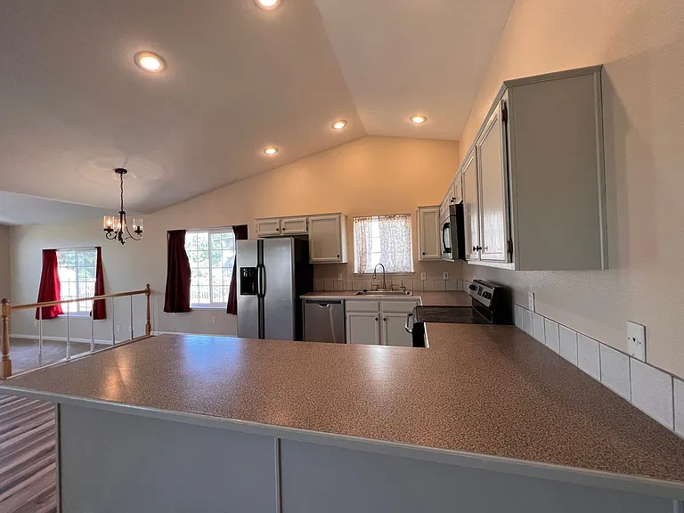 1073 Pepper Ln — Photo 13