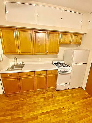 4th image of 440 E 75th St APT 20