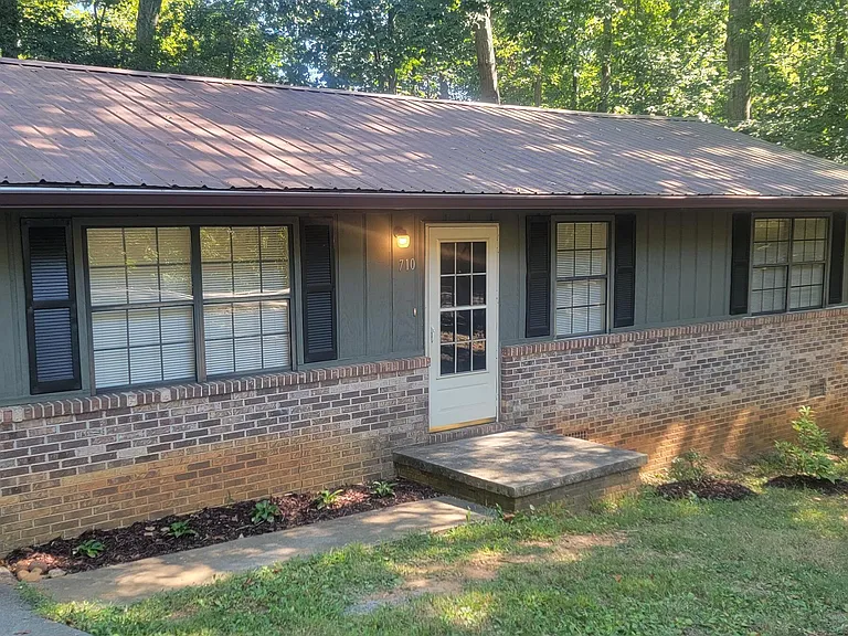710 Dailey Ave — Photo 35