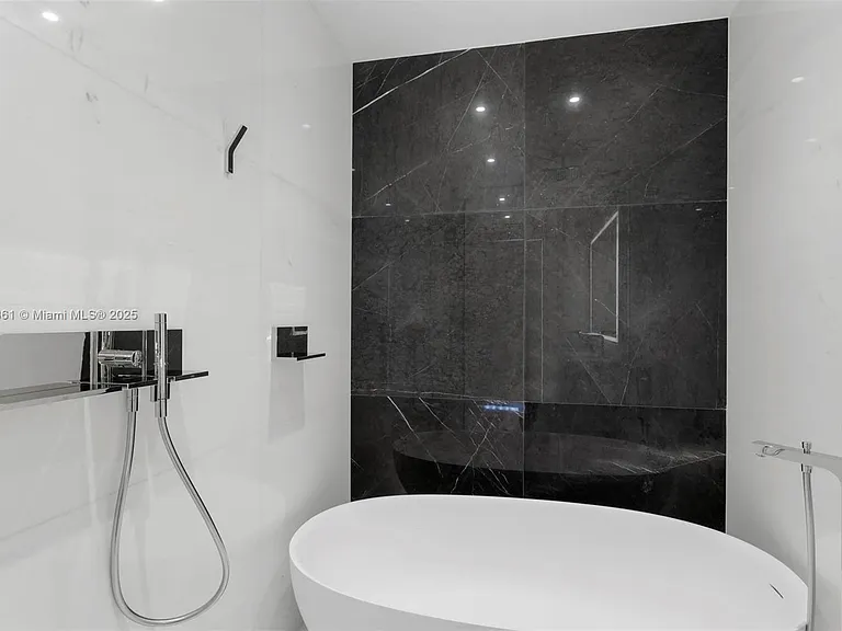 300 Biscayne Blvd #1403 — Photo 18