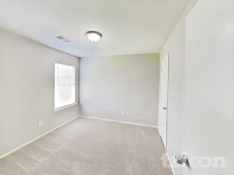 1403 Glens Ferry Ln — Photo 13