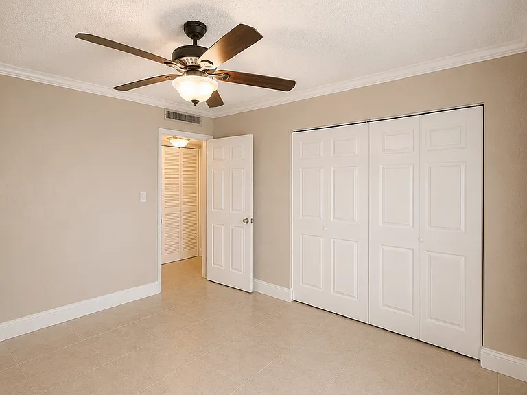 2264 Winkler Ave #202 — Photo 21