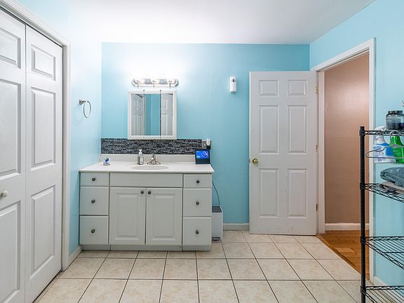 4th image of 211 E Ezzard Ave