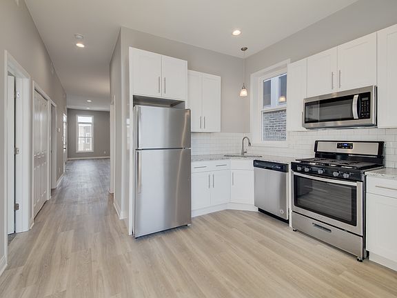 3rd image of 1536 N Talman Ave #2