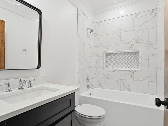 5th image of 2613 Annette St