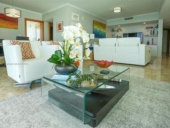 5th image of 1800 N Bayshore Dr APT 2501