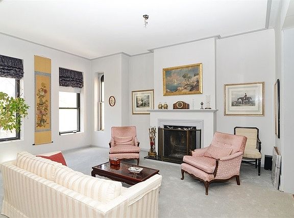 2nd image of 2117 N Sheffield Ave #3W
