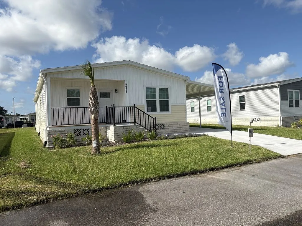 3 bed, 2.5 bath, 1456 sqft, $1,699 — Photo 1