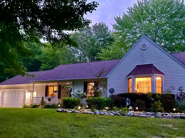 4579 Hessen Rd, Casco, MI 48064