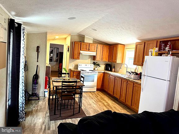 3rd image of 25703 Woodbine St #1384